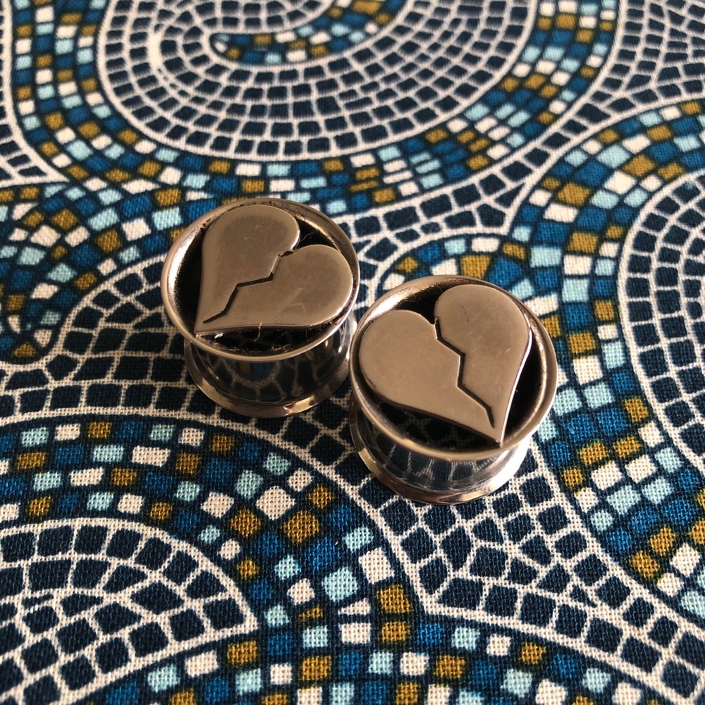 5/8” Steel Broken Heart Plugs Gauges